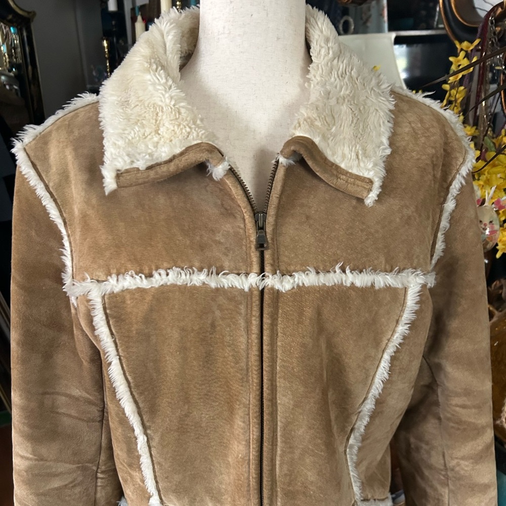 Vintage Tan and Shearling Leather Jacket - Picture 3 of 16